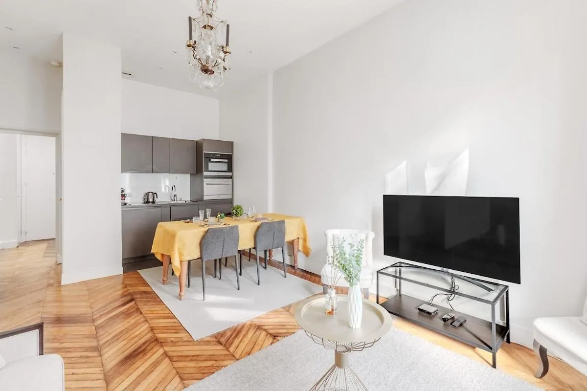 Apartment Charmant Appartement 4P- Face Arc De Triomphe Paris France